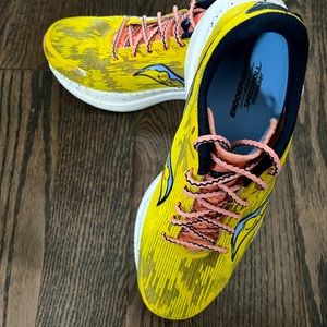 Saucony Endorphin Speed 3  size 8.5